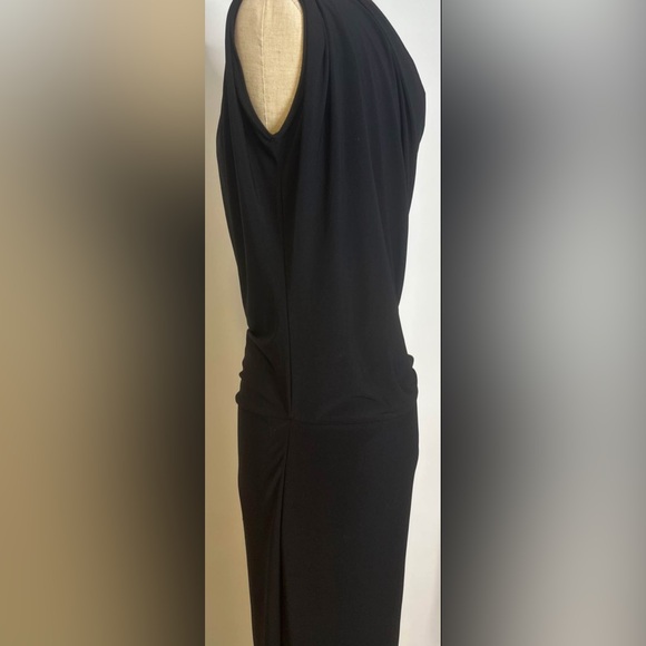 Honor Gold: Elegant Black One-Shoulder Gown - Picture 4 of 4
